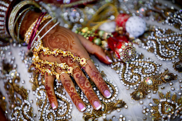 close up of Indian bride's jewelry and henna tattooing - photo by Florida based destination wedding photographer Chip Litherland of Eleven Weddings
